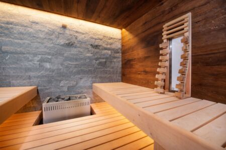 innensauna-rustical-wandlehne