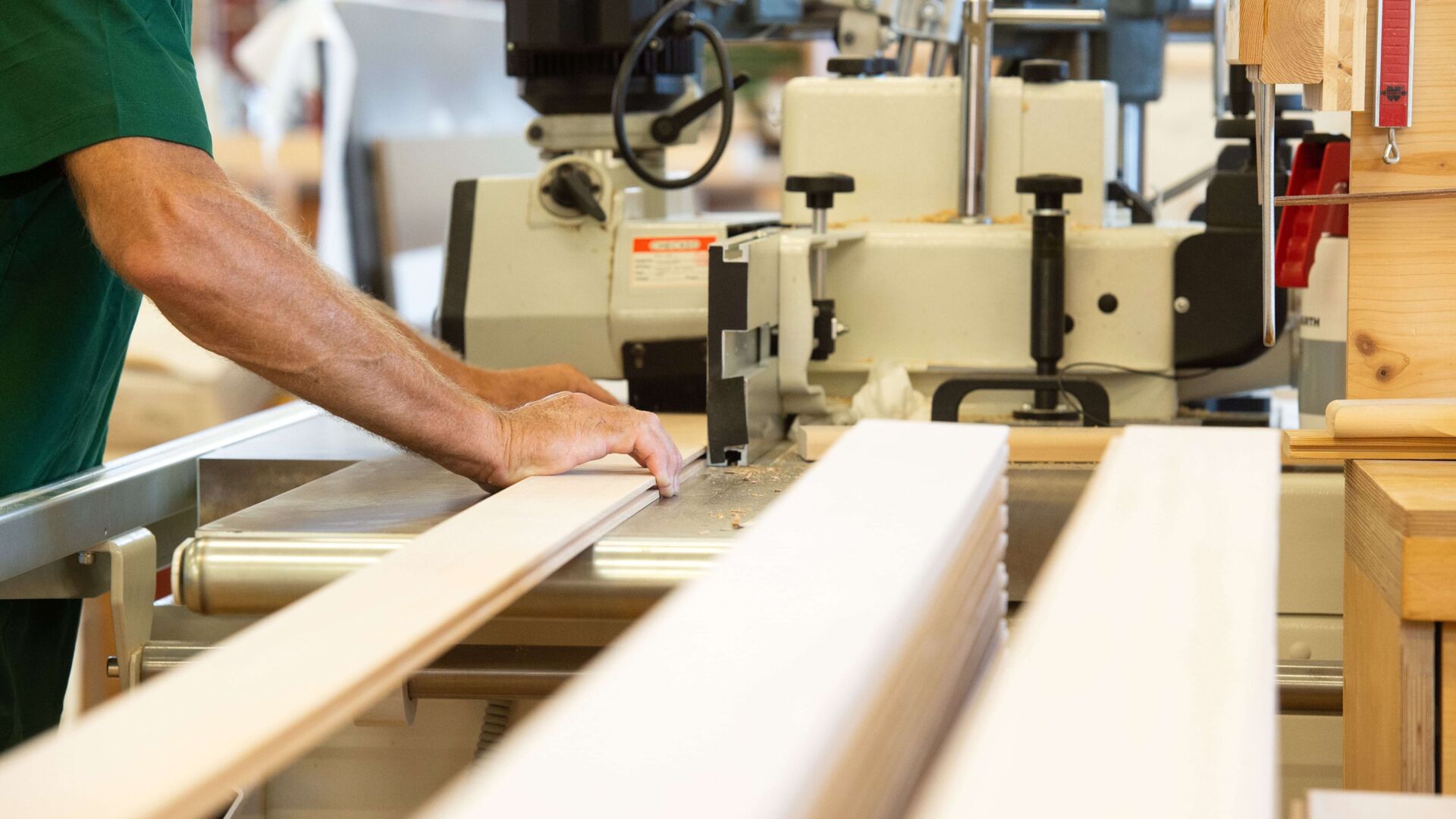 Kueng sauna produktion schneidemaschine min