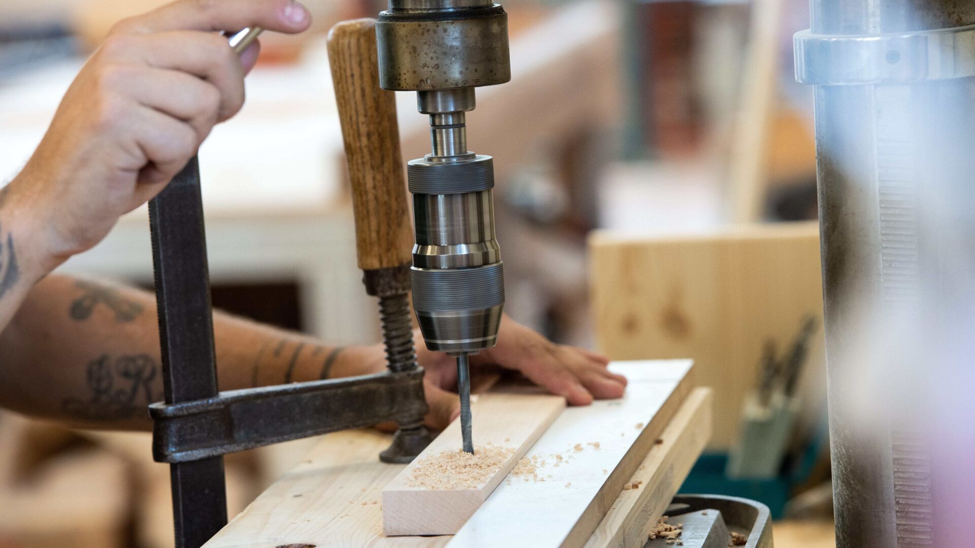 Kueng sauna produktion schraubstock min