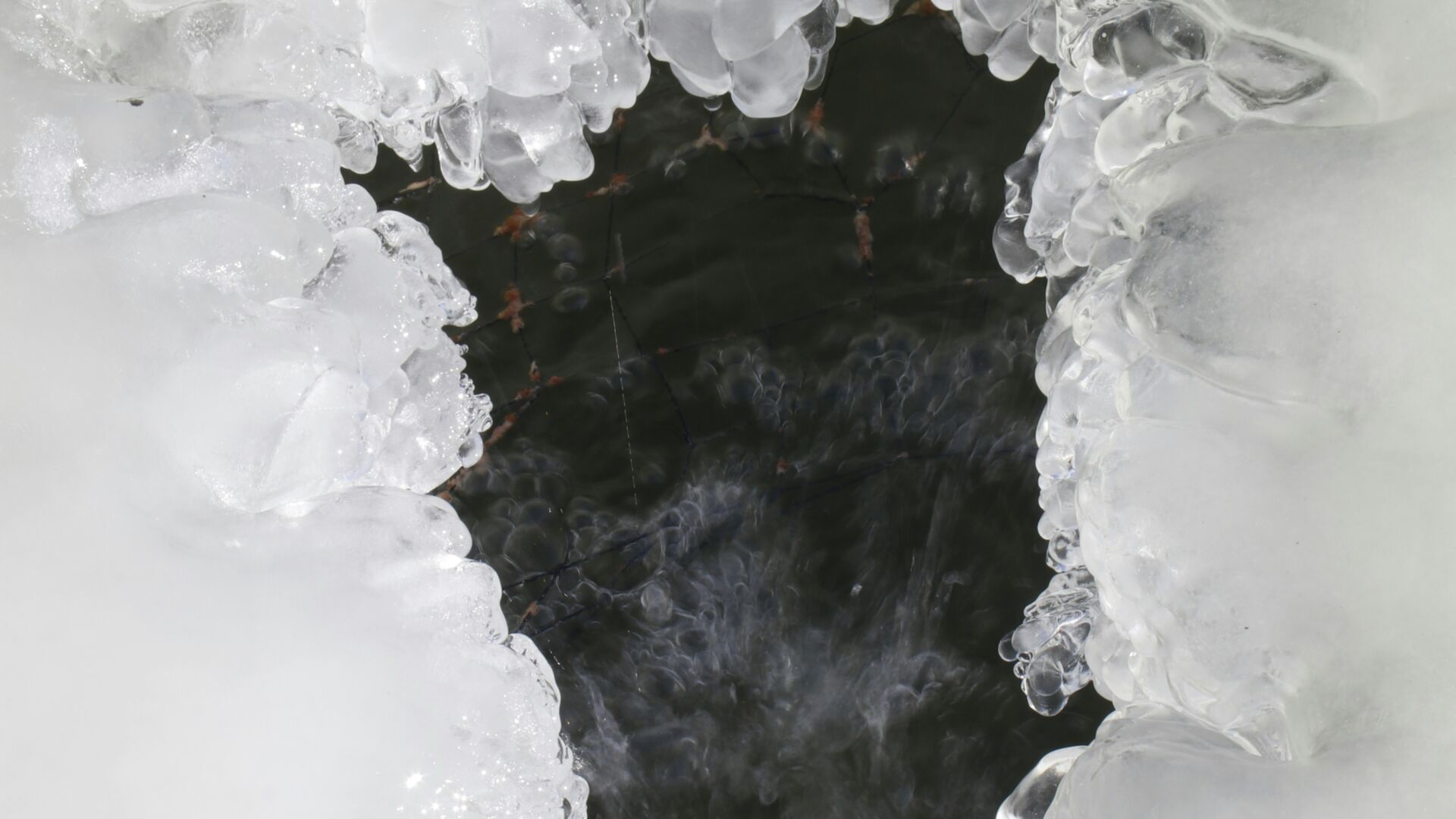 Kueng magazin Eisbaden loch