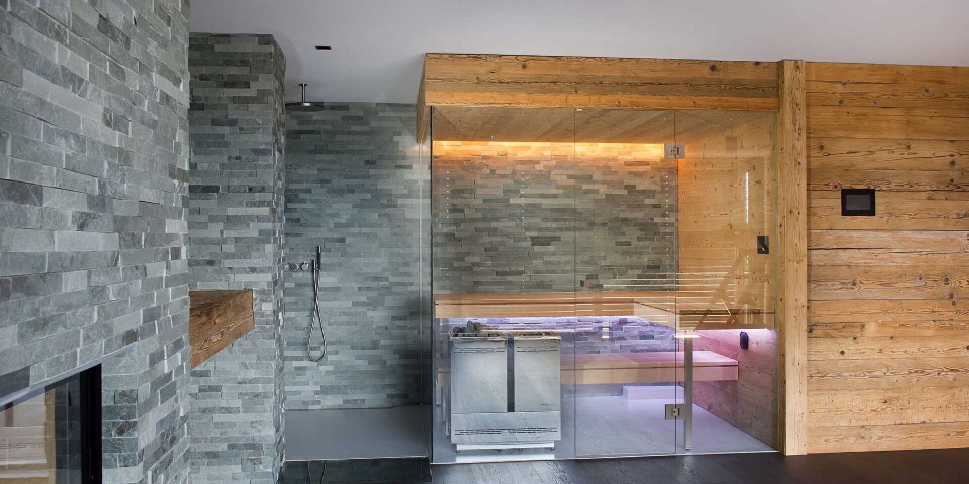 Sauna mit grosser Glasfront und Biosa-Ofen
