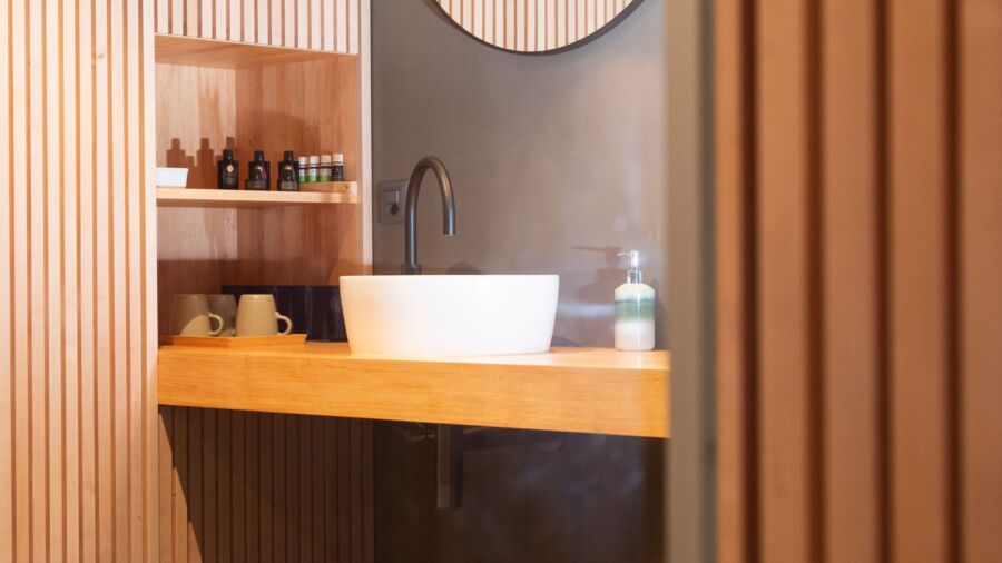 Kueng wellness goldinger innensauna waschbecken