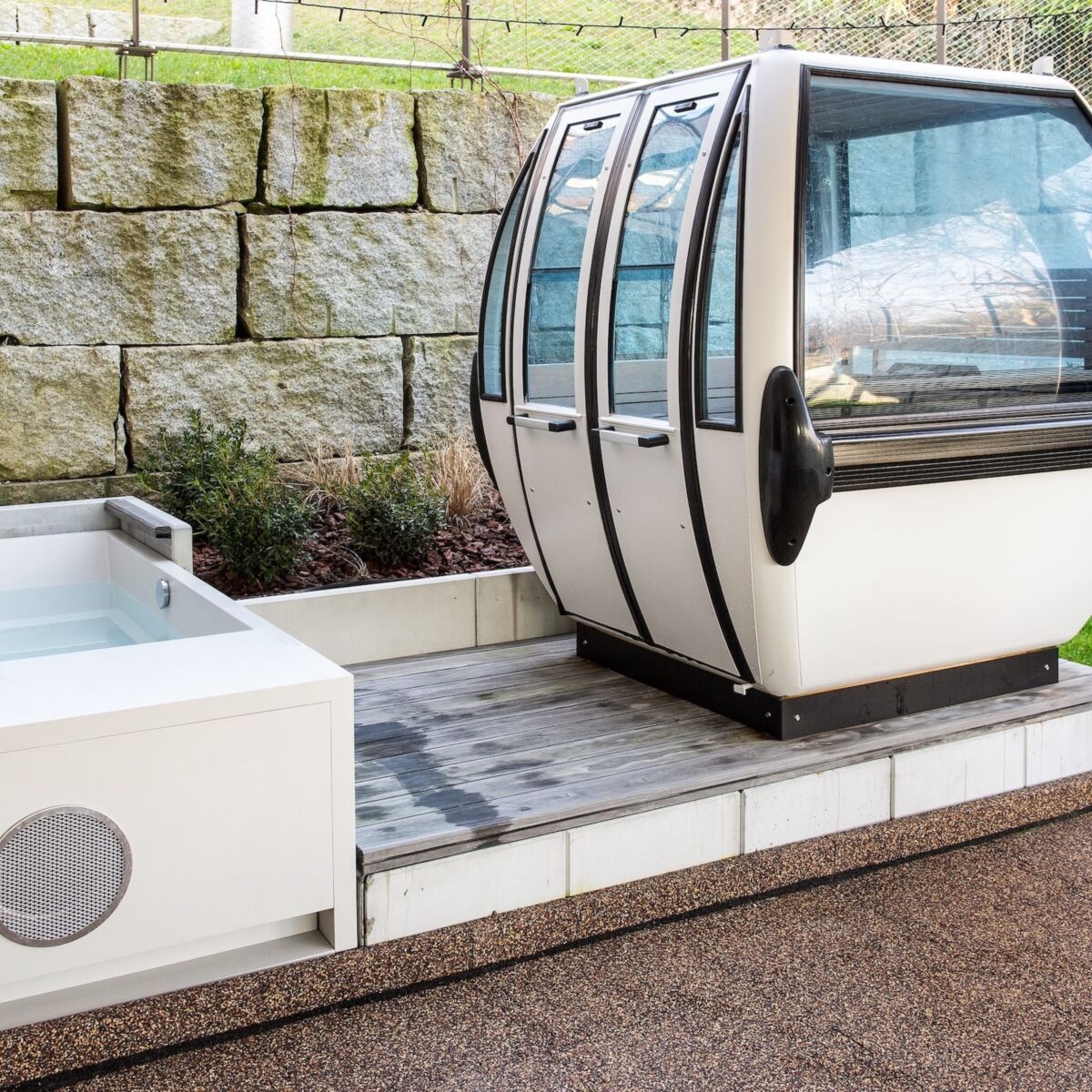 Kueng wellness saunagondel coldplunge