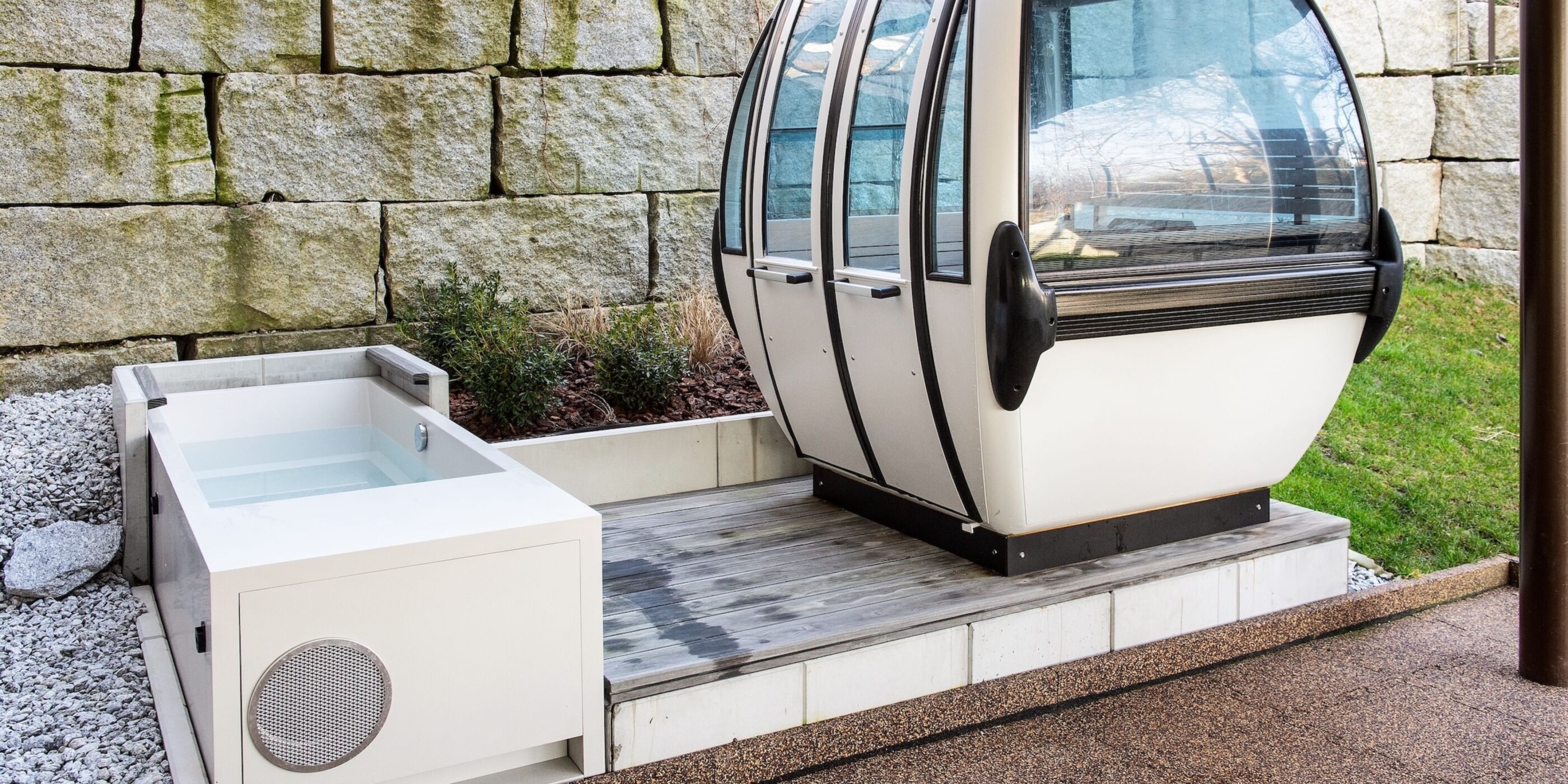 Kueng wellness saunagondel coldplunge