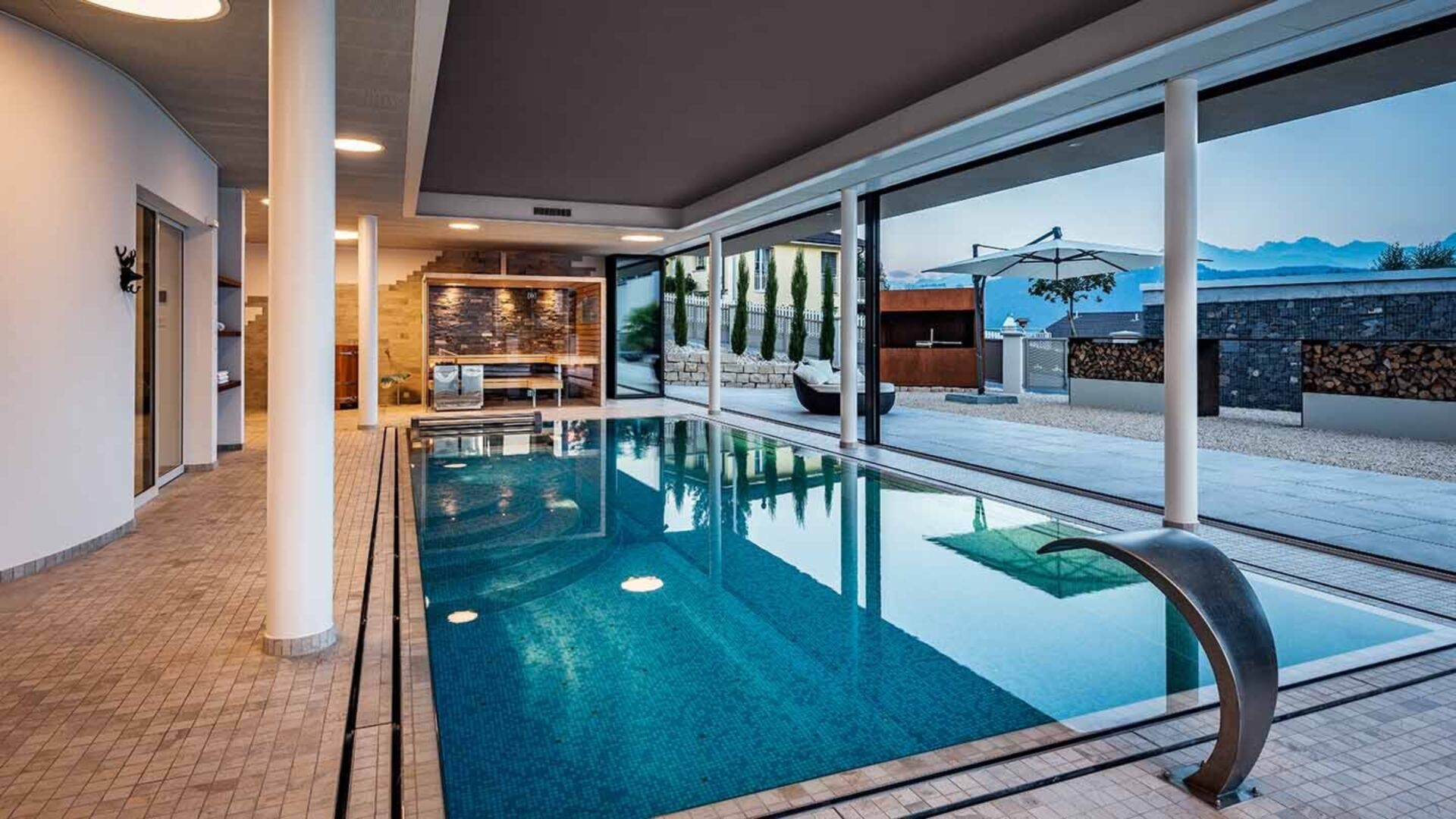 Sauna aussicht pool polarkiefer tauchbecken holz tag kueng wellness