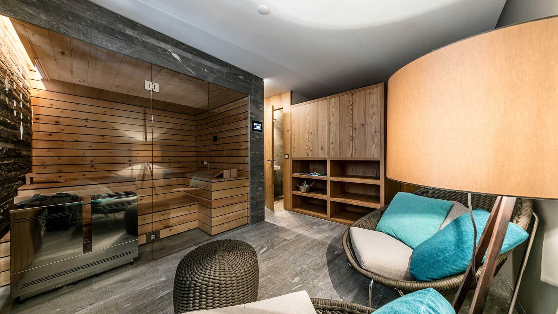 Kueng sauna wellness indoor kokon valserquarzit arvenholz 11