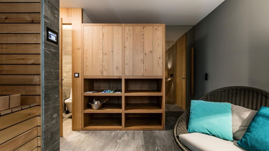 Kueng sauna wellness indoor kokon valserquarzit arvenholz 12