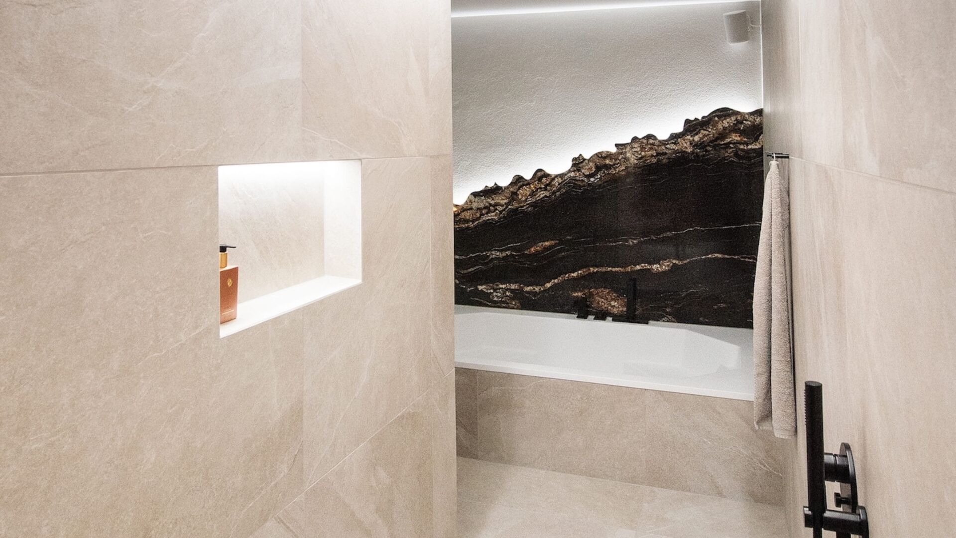 Kueng wellness private spa regendusche