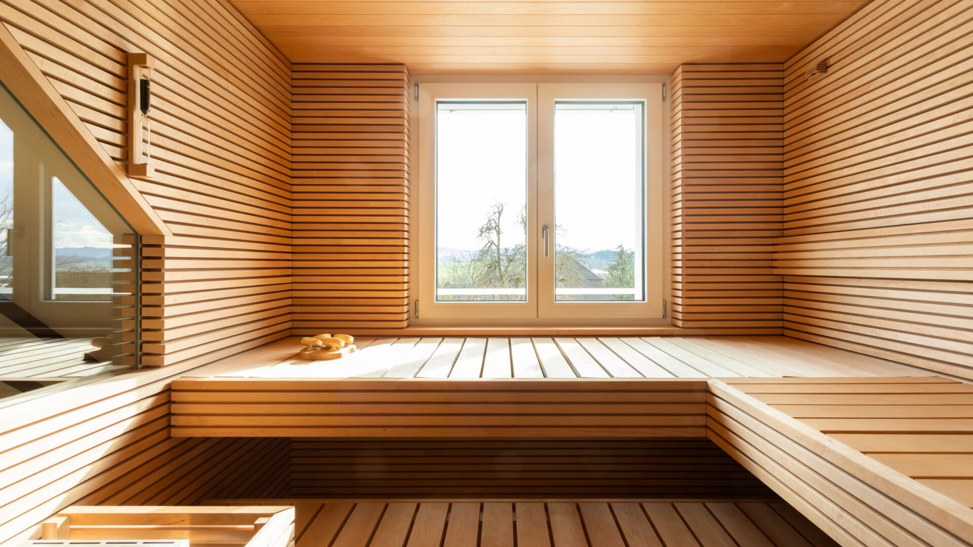 Kueng Wellness innensauna fenster aussicht