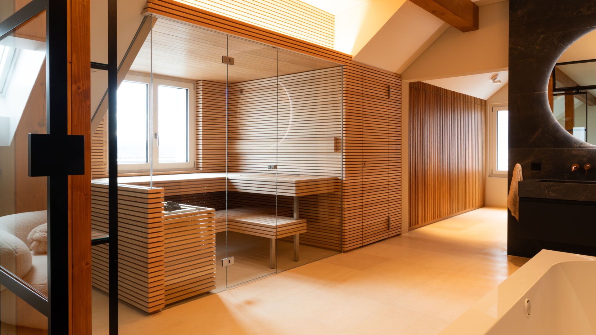 Kueng Wellness innensauna seitenansicht