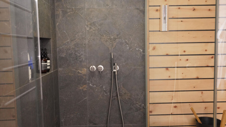 Kueng wellness Sauna Arvenholz lightning min