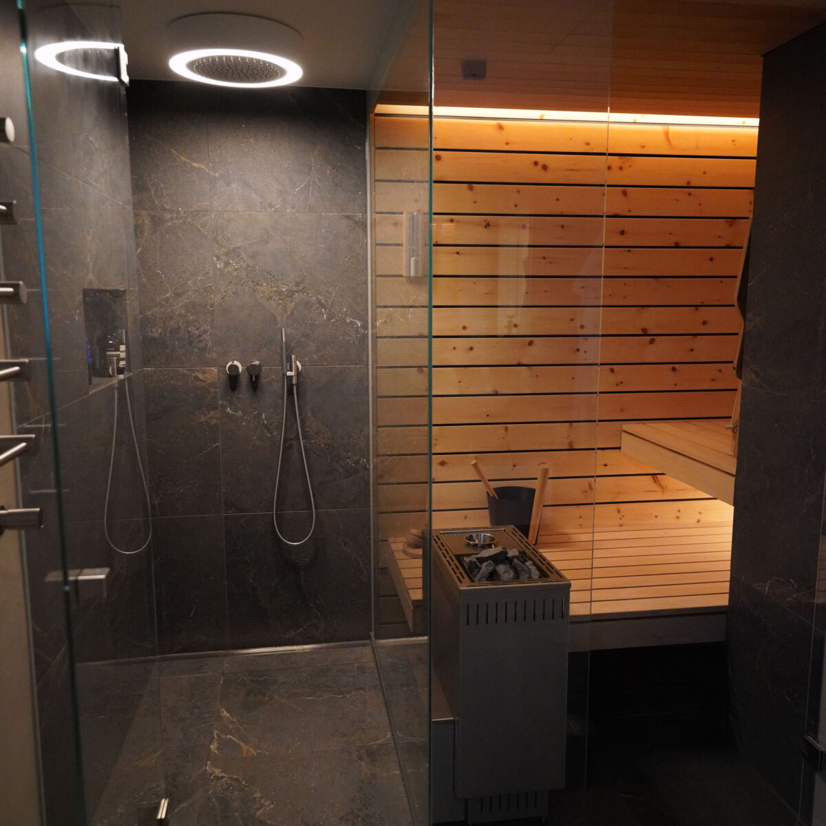 Kueng wellness Sauna Arvenholz seitenansicht min