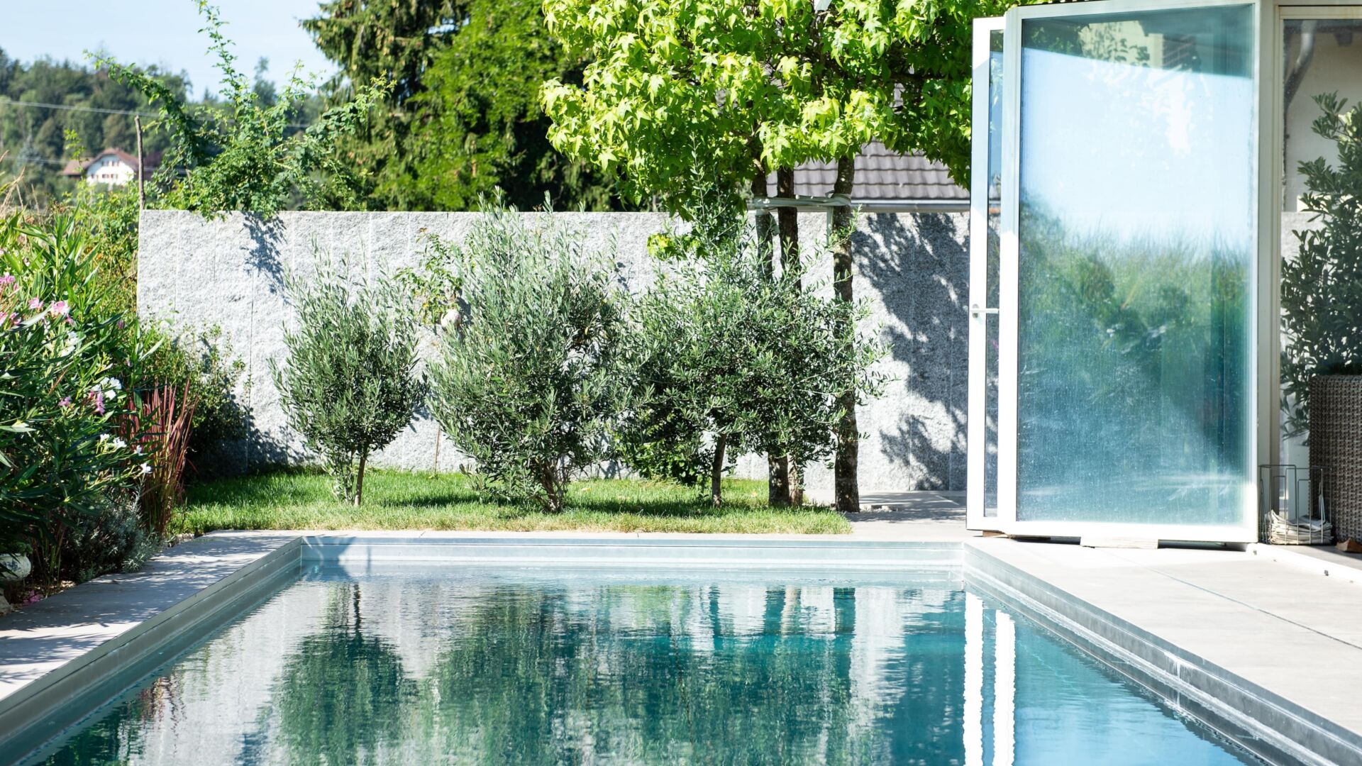 Kueng wellness aussenpool min