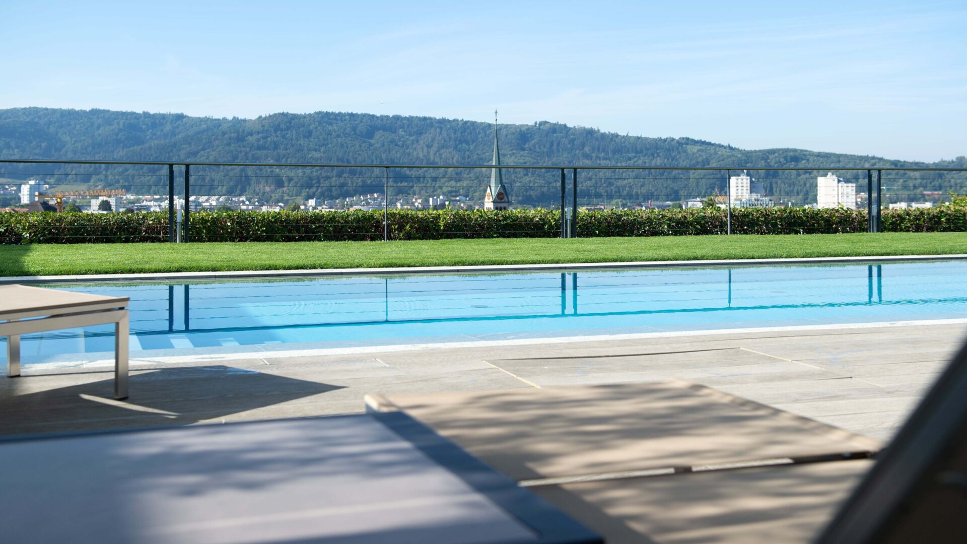 Aussenpool kueng wellness min