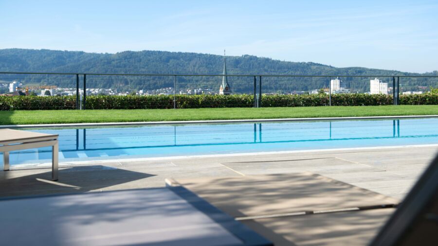 Aussenpool kueng wellness min