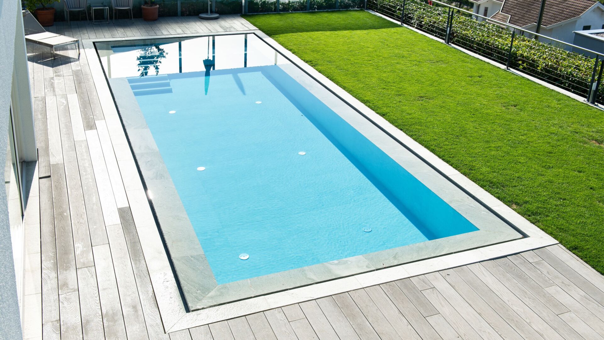 Aussenpool kueng wellness vogelperspektive min