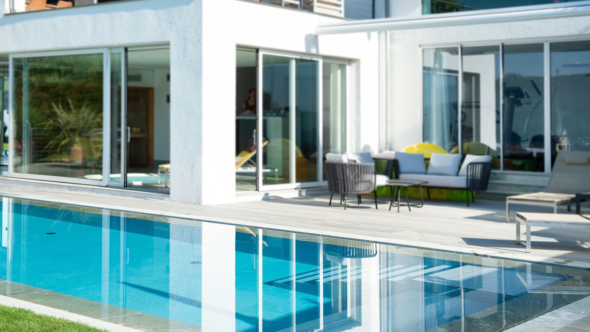 Aussenpool kueng wellness veranda quer min