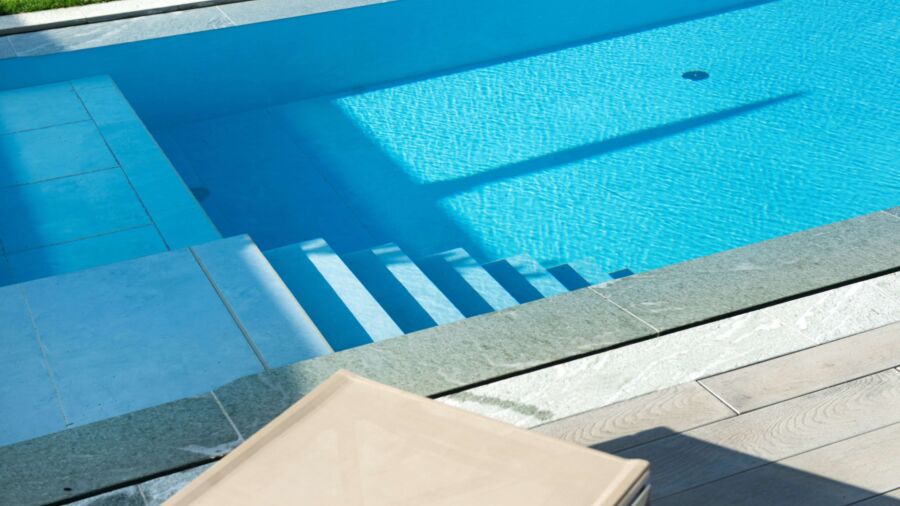 Aussenpool kueng wellness treppen min