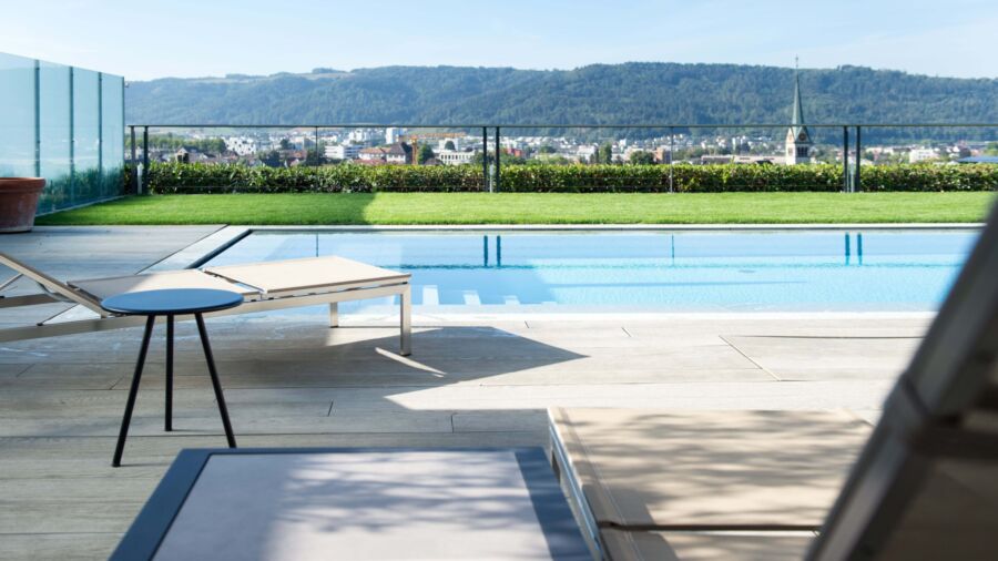 Aussenpool kueng wellness swimmingpool min