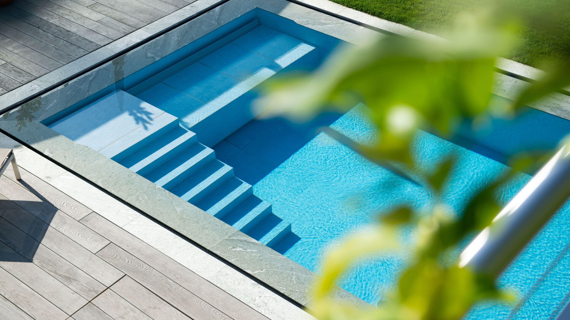 Aussenpool kueng wellness luxus min