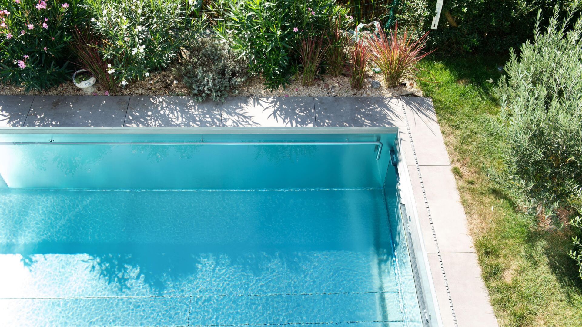 Aussenpool kueng wellness ansicht min