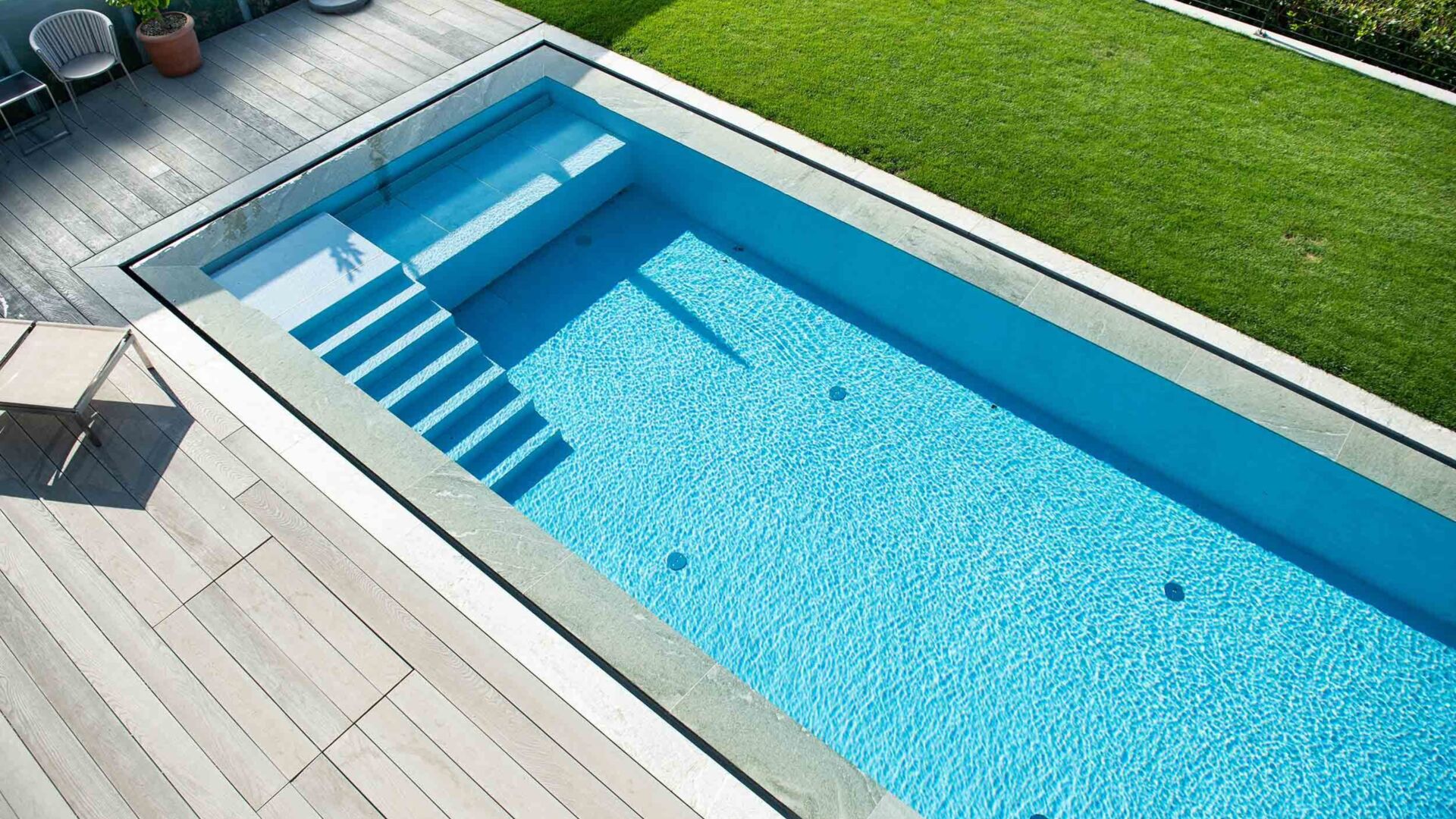 Kueng wellness Pool Betonpool Sitzbank Galerie