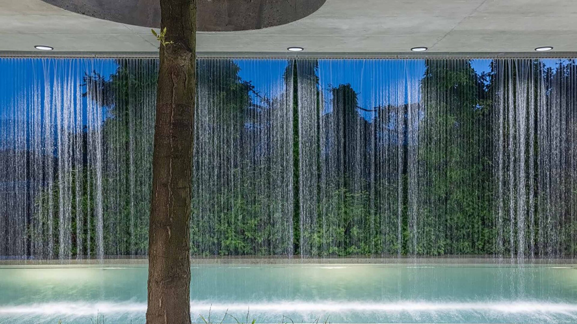 Kueng wellness Pool Referenz Spezialwasserfall tropisch Weiche