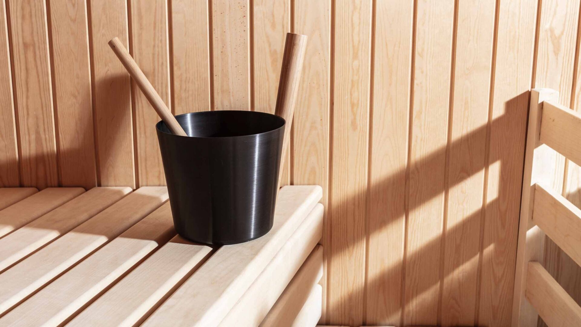 Kueng sauna wellness referenz frutt detail