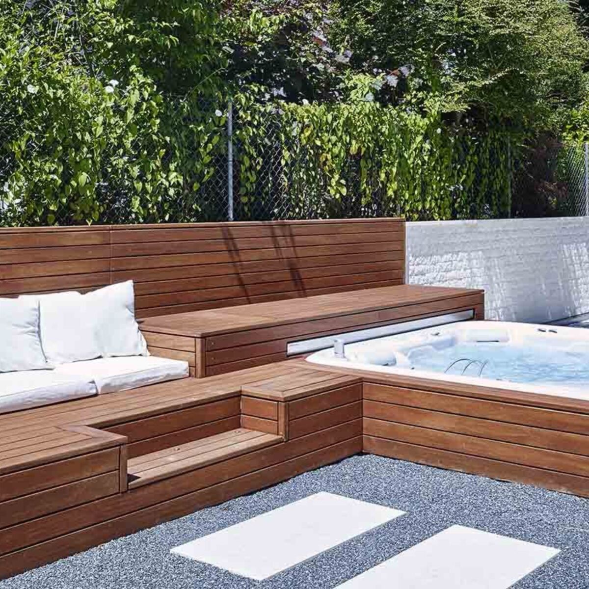 Kueng wellness whirlpool hotspring umrandung