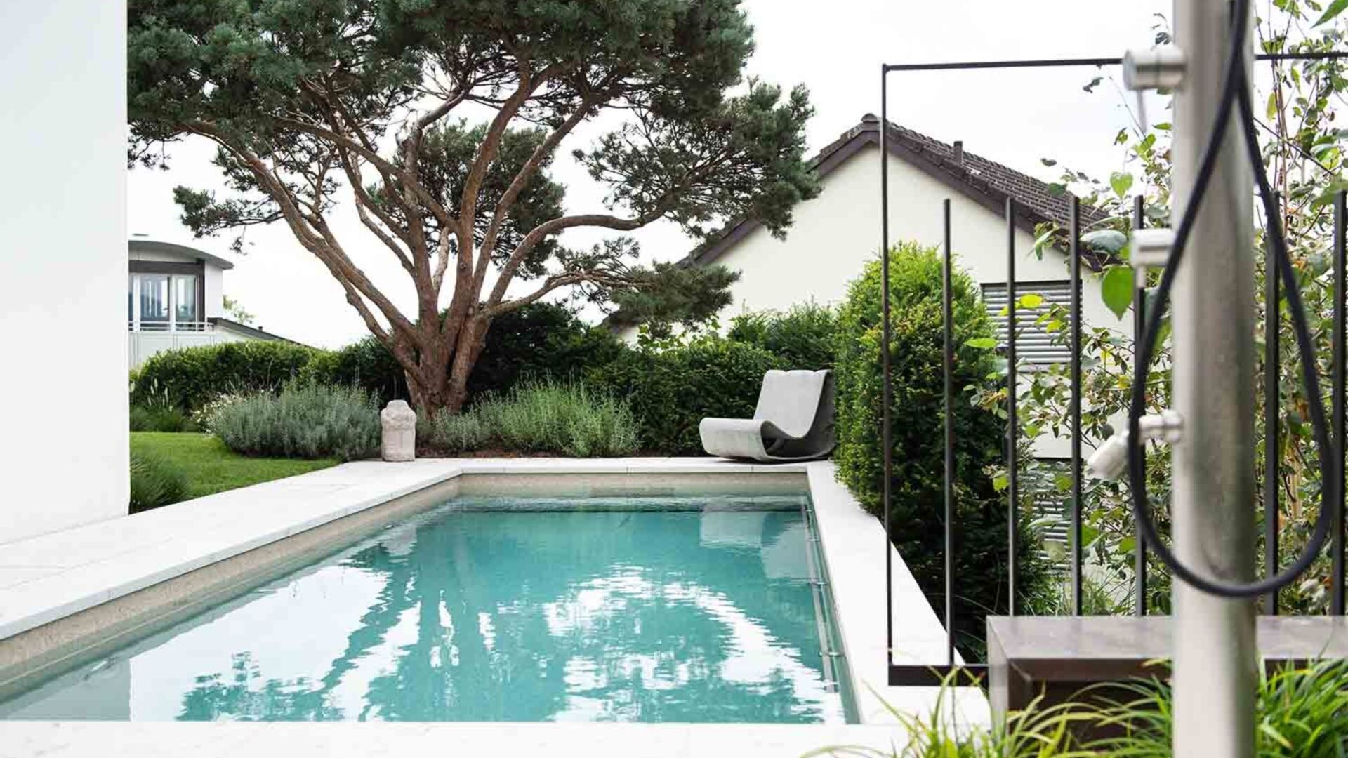 Schwimmbad aussen outdoor pool kueng wellness